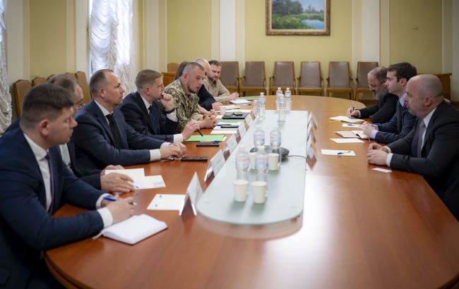 Зброя, мир і відбудова: в ОП провели зустріч з делегацією Сенату США