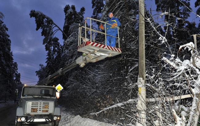 Из-за непогоды в Украине обесточенными остаются 104 населенных пункта в 5 областях