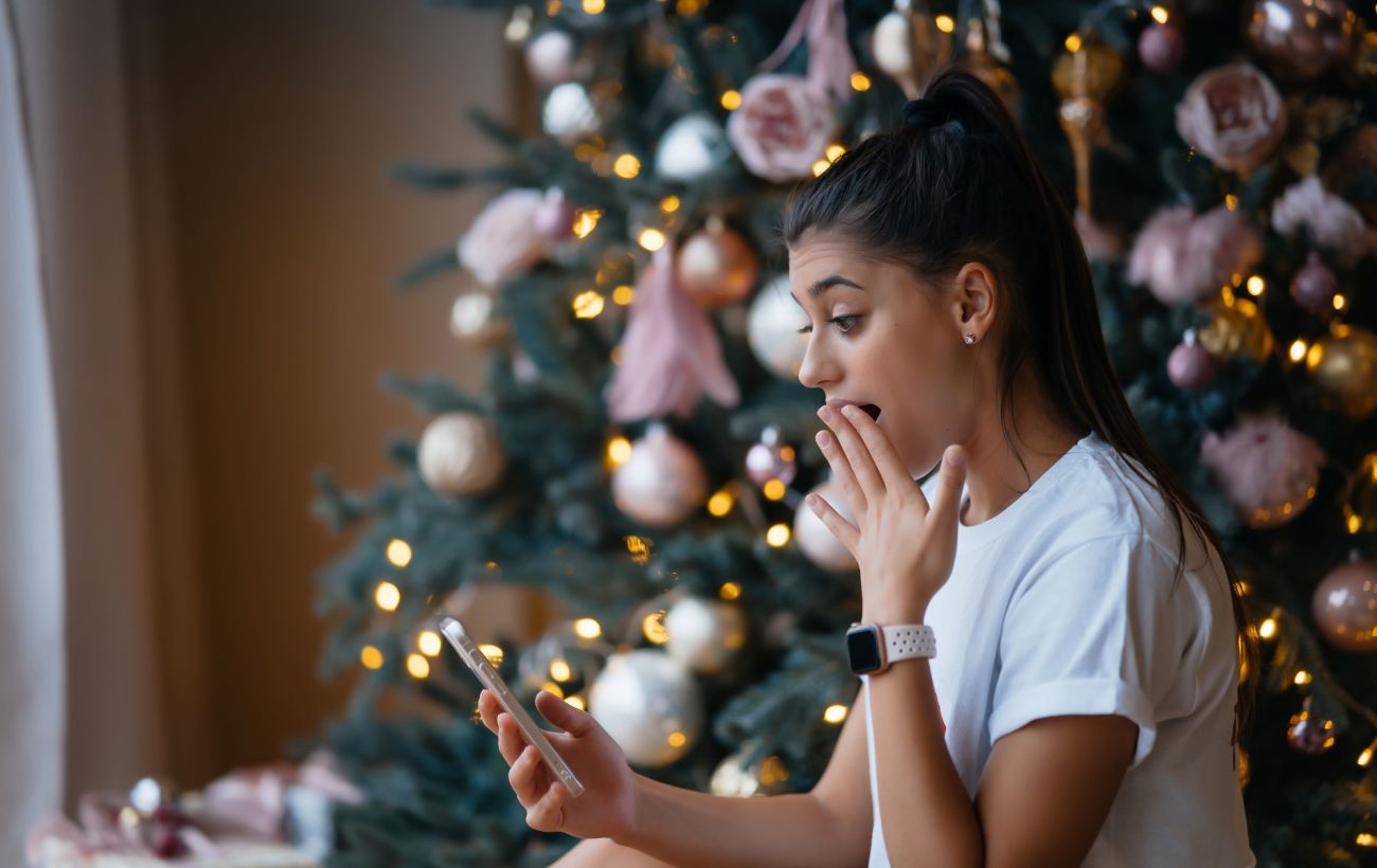 Найтепліші привітання з прийдешнім Новим роком: побажання у віршах та смс