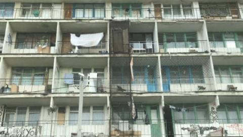 Шприци та наркомани: в мережі показали жахливі умови життя в гуртожитку студентів в Севастополі (фото)