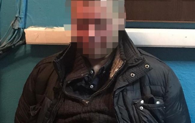 У метро Києва пасажир напав на поліцейського