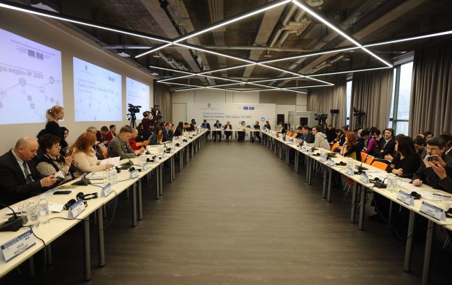 ЕС помагает Украине приблизить закон о медиа к евростандартам