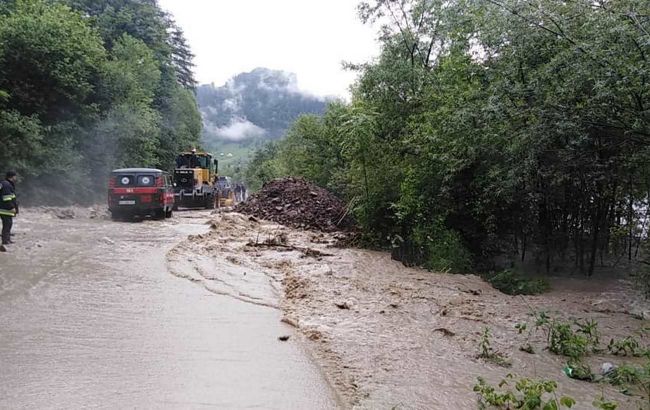 Загроза паводків і зсувів: річки на заході України знову можуть вийти з берегів