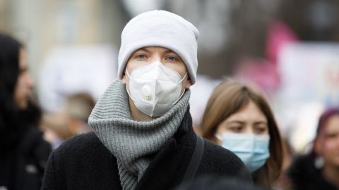 Ученые определили маски, которые действительно эффективны от коронавируса