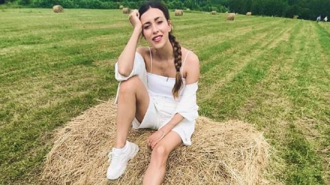 Нежно и романтично: Регина Тодоренко заворожила атмосферным фотосетом в поле