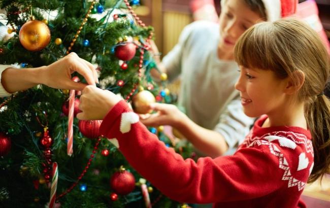 Спасатели рассказали, как безопасно ставить новогоднюю елку