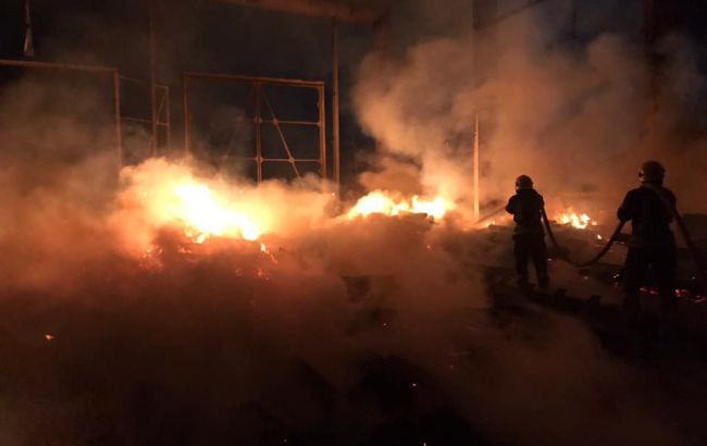 В Києві ліквідували пожежу в депо