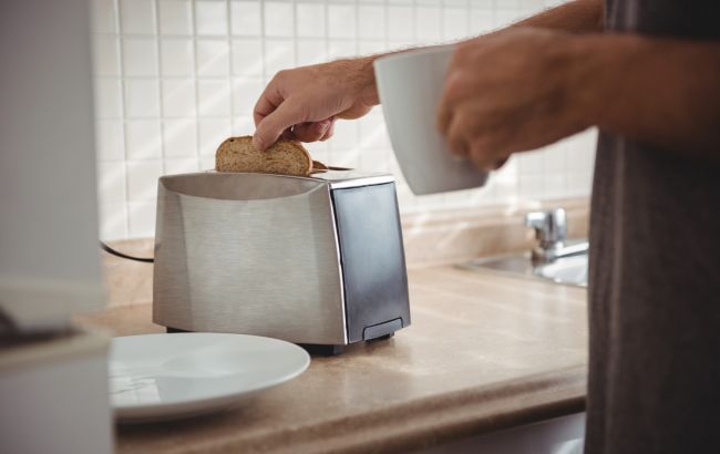 Як правильно очистити тостер, щоб він довше працював