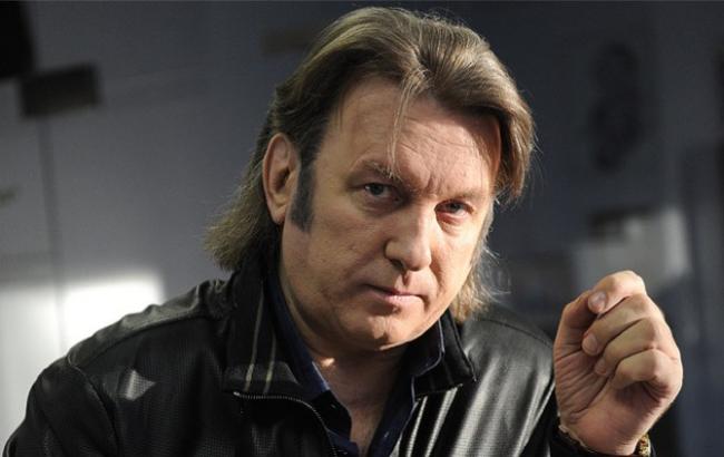 Российский певец считает, что на российском телевидении "остались надутые индюки"