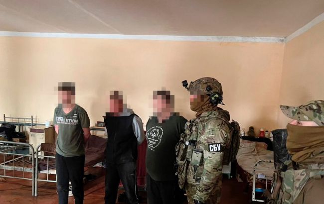 Виманювали гроші у родичів військовополонених. У Рівненській колонії викрили "схему"