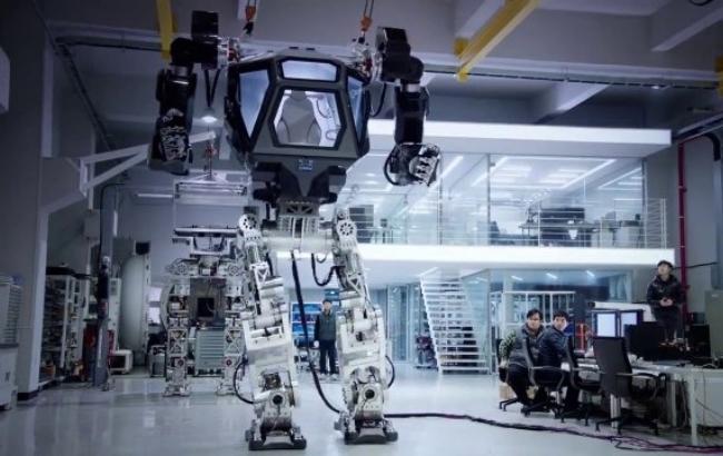 За образом і подобою: у Південній Кореї створили 4-метрового робота