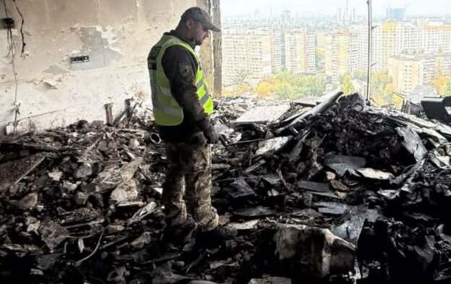 Полиция показала первые минуты после удара "Шахеда" по высотке в Киеве (видео)