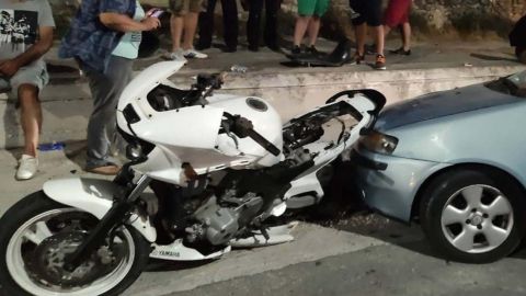 У Греції автомобіль в'їхав у групу протестувальників