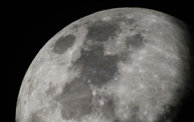 Ученые обнаружили идеальные места для строительства баз на Луне: что известно