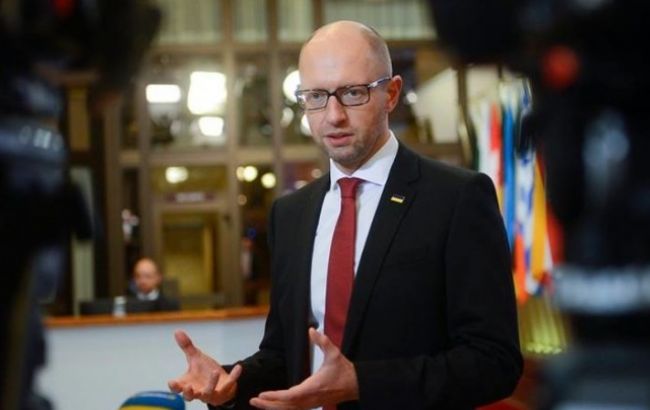 Яценюк в Канаді закликав посилити допомогу Україні