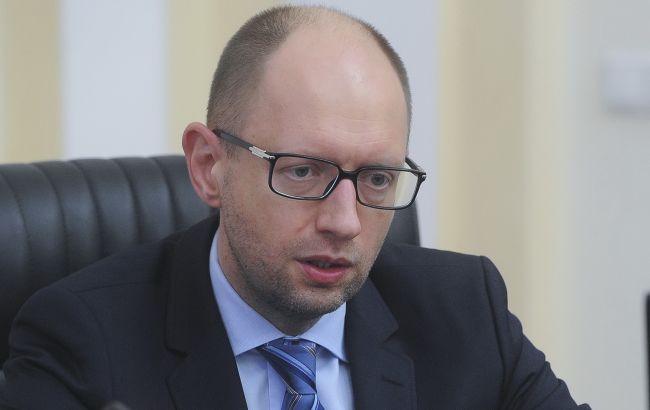 Яценюк пообещал не снижать расходы на Минобороны