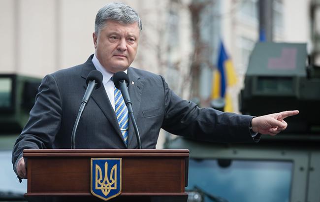Порошенко призвал уделять должное внимание армии Украины