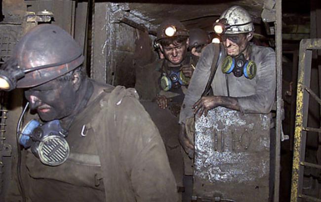 В Донецке в результате попадания снаряда обесточена шахта им. Засядько, под землей находятся 364 горняка, - сайт мэрии