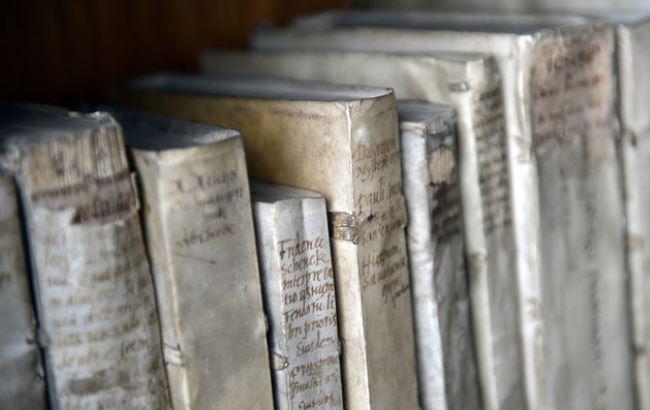 Правнучка вченого повернула в бібліотеку книгу через 120 років