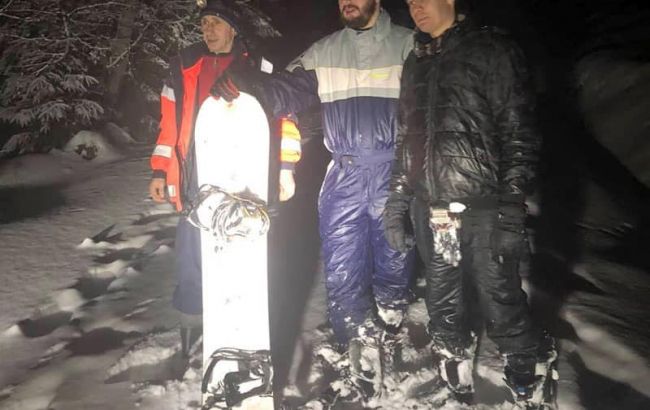 У Карпатах врятували туристів, що заблукали