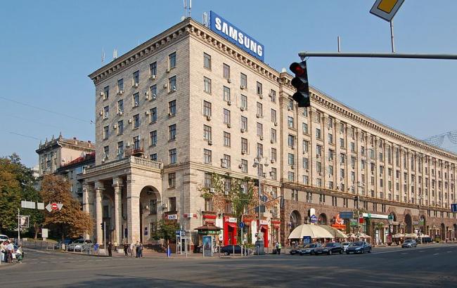 Движение транспорта по улице Крещатик в Киеве восстановлено