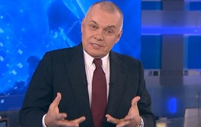 Активісти з георгіївськими стрічками вступили в суперечку з пропагандистом Кисельовим