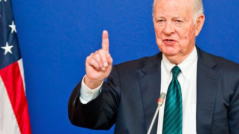 Россия и США оказались в состоянии холодной войны, - экс-госсекретарь Бейкер