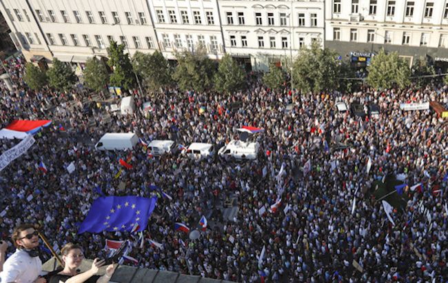 Премьер Чехии отреагировал на антиправительственные протесты в Праге
