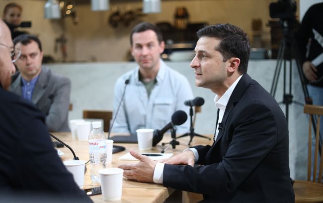 Зеленский планирует возобновить вещание украинских телеканалов на Донбассе