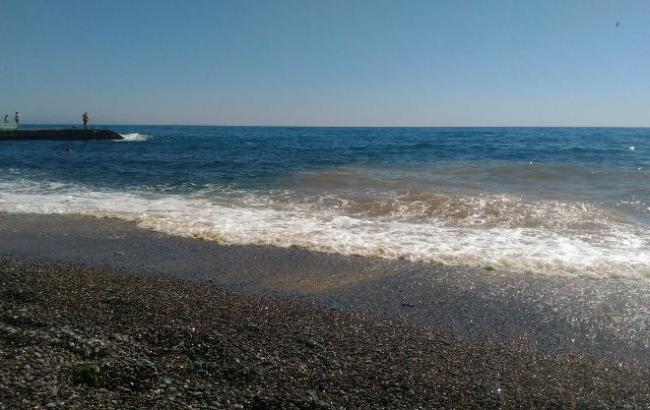 Фонтан з нечистот: в мережі показали нові фото кримського узбережжя