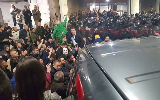 У Сербії демонстранти увірвалися в будівлю держтелерадіо