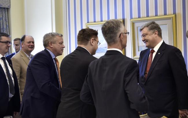 Сейчас весь канадский бизнес готов прийти в Украину, - Порошенко