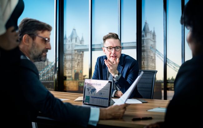 Бізнес-англійська для тих, хто часто подорожує у справах: переваги корпоративного навчання