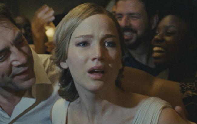 Дженніфер Лоуренс розповіла, чому відмовилася дивитися фільм "Примарна нитка"