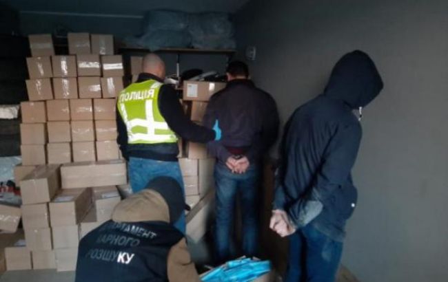 У Києві викрали 100 тисяч медичних масок