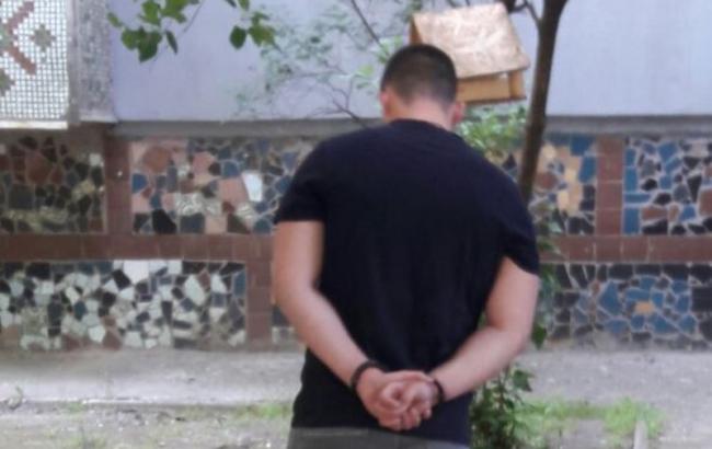 У Миколаєві на хабарі у 1 тис. доларів затримали співробітника суду