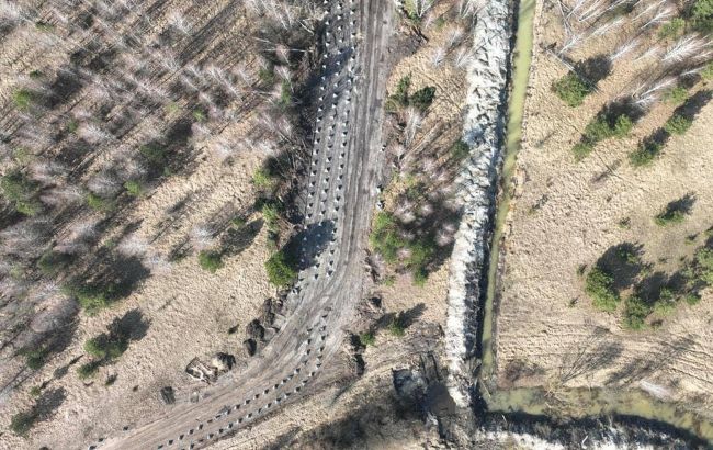 В Київській області продовжують посилювати оборону, встановлено 10 тисяч бетонних пірамід