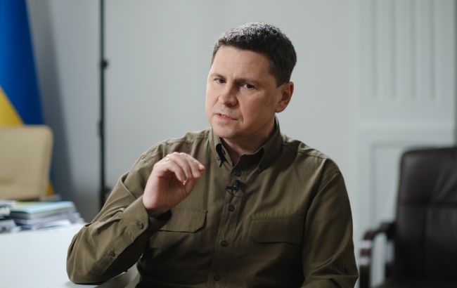 В Белом доме заявили о приостановке поставки оружия Украине: что говорят в ОП