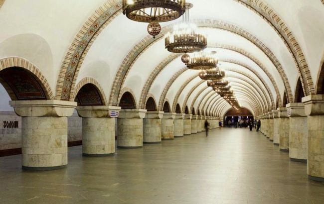 В Киеве мужчина упал под поезд на станции метро "Золотые ворота"