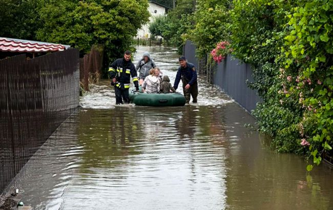 Наводнение во Львовской области показали с высоты птичьего полета (видео)