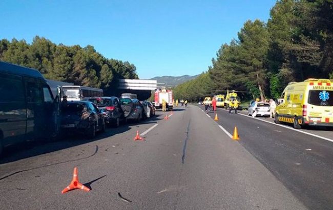 В Каталонии произошла авария при участии 12 машин, есть потерпевшие