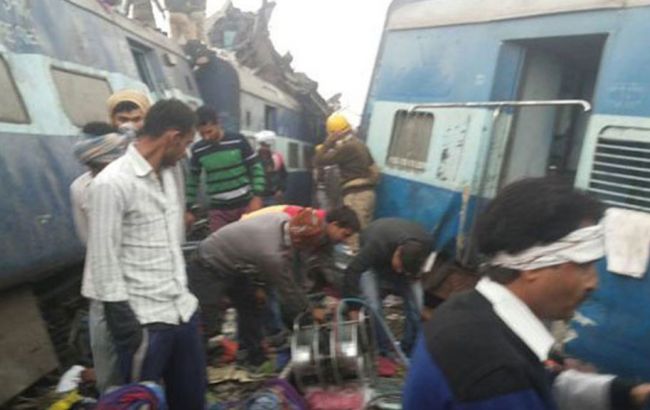 В Индии поезд сошел с рельс, погибли 2 человека и 28 получили ранения