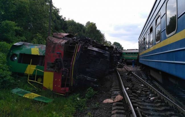 Столкновение поездов в Хмельницкой области: появилось видео с места происшествия