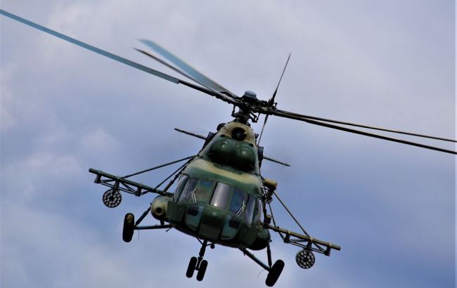 В Киевской области вертолет аварийно сел посреди поля