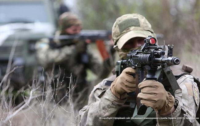 За день бойовики здійснили 15 обстрілів на Донбасі, поранено військового