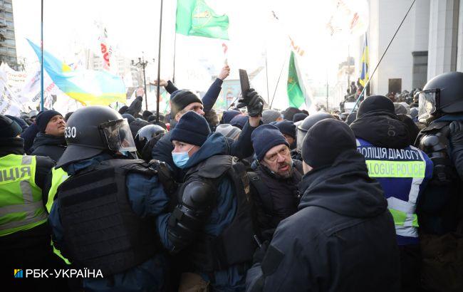 Акція ФОПів у Києві: протестувальники намагаються прорватися до парламенту