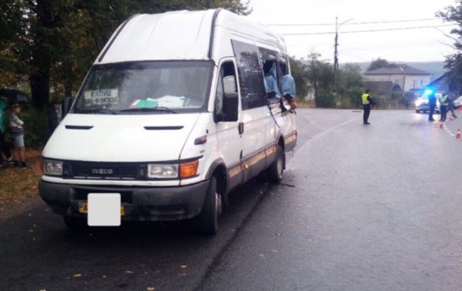 В Івано-Франківській області маршрутка зіткнулася з фурою