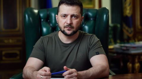 Зеленский призвал страны срочно предоставить Украине тяжелое вооружение