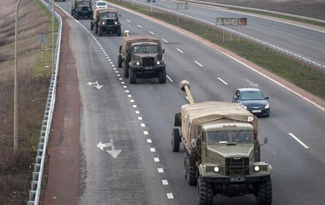 РФ продолжает переброску в зону АТО боевиков и военной техники, - СНБО