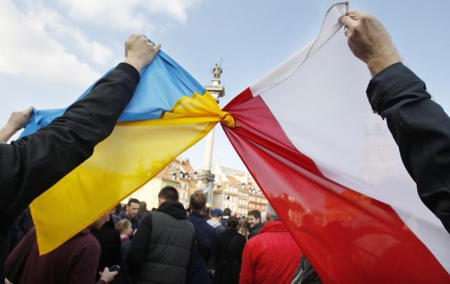 Украинцам дали 1,3 млн приглашений на работу в Польшу в 2016 году